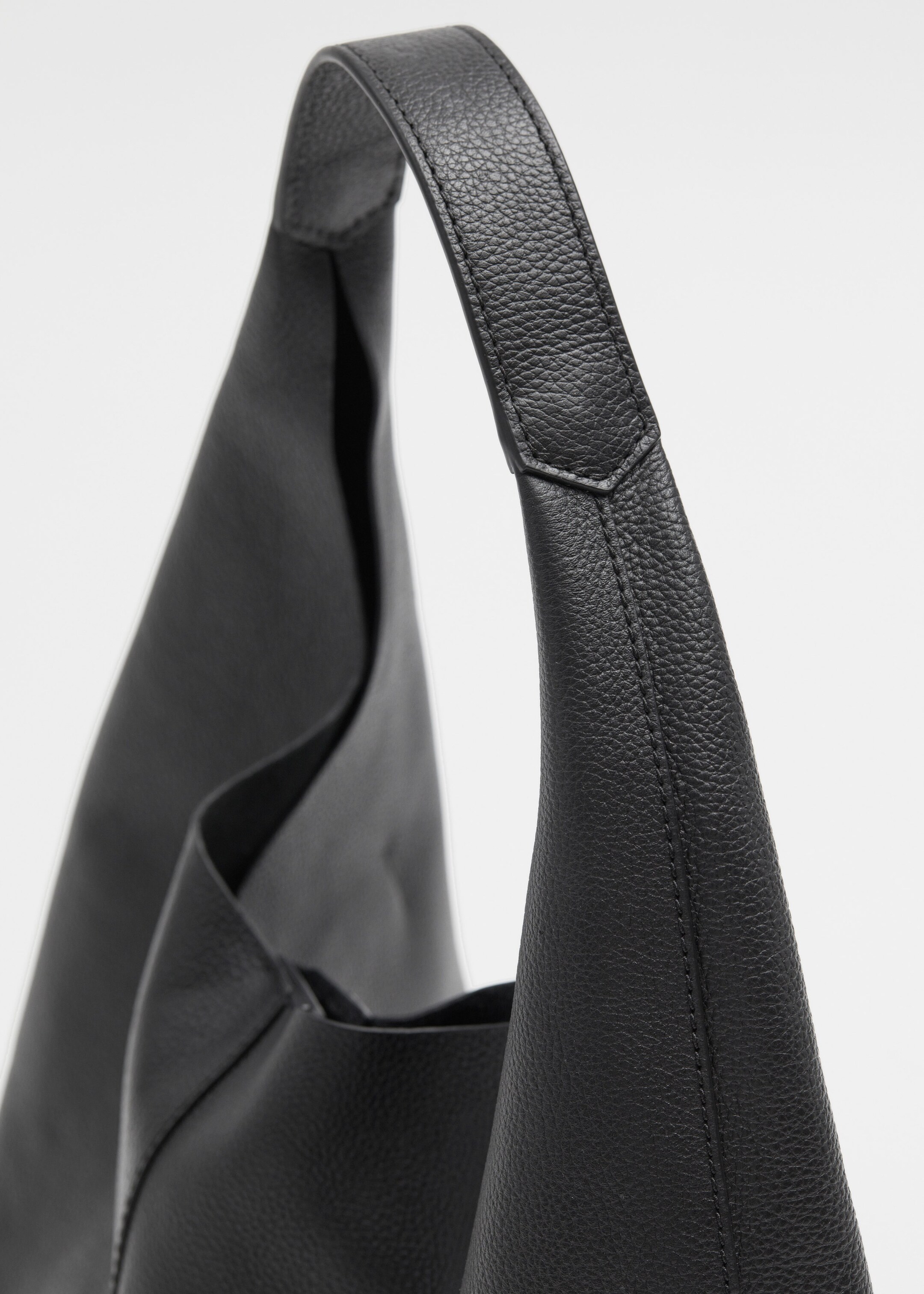 Sac cabas classique en cuir - {{variantName}} - Descriptive Detail