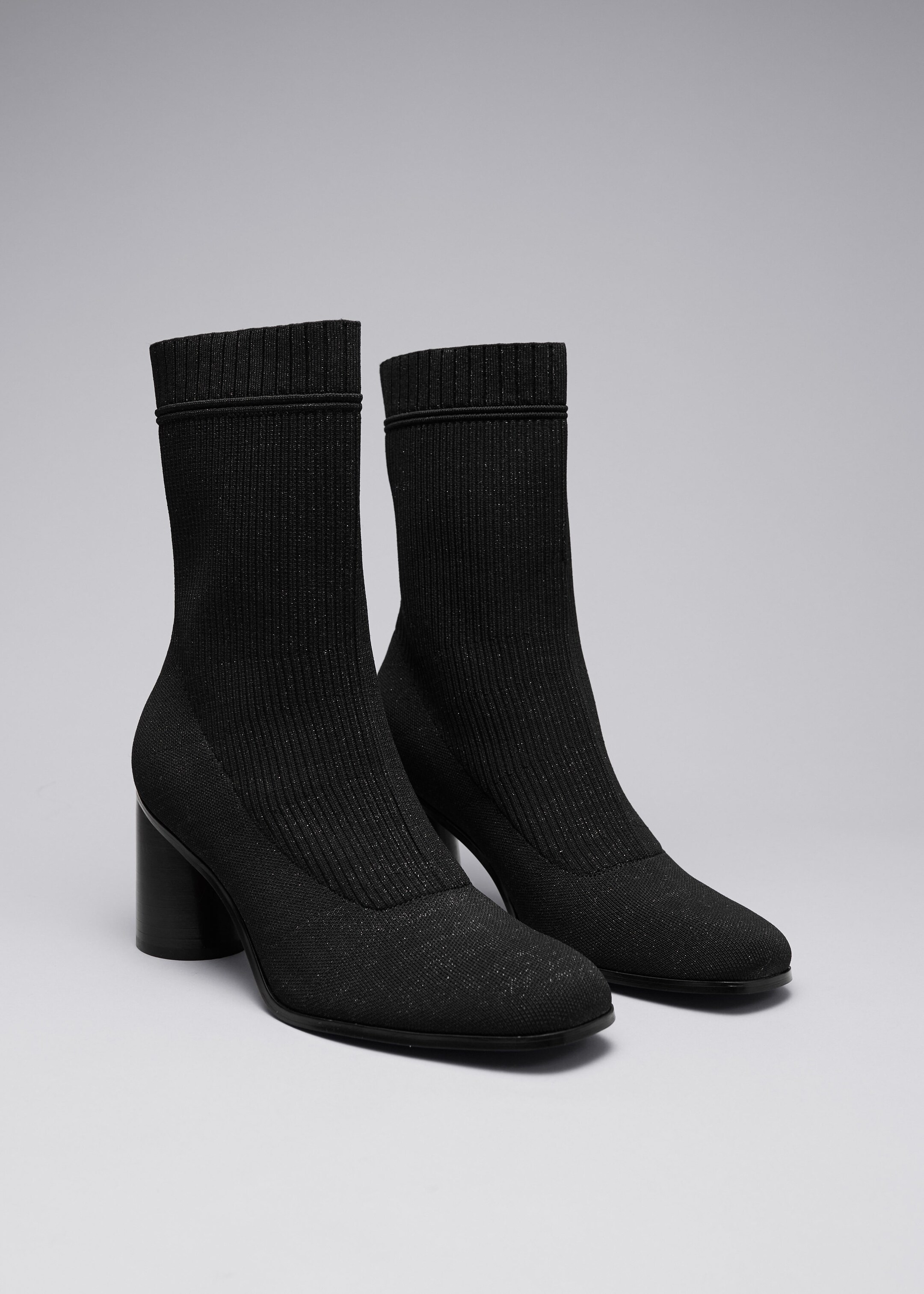 Sockboots in Rippstrickoptik - Schwarz/Glitzernd - Stillleben