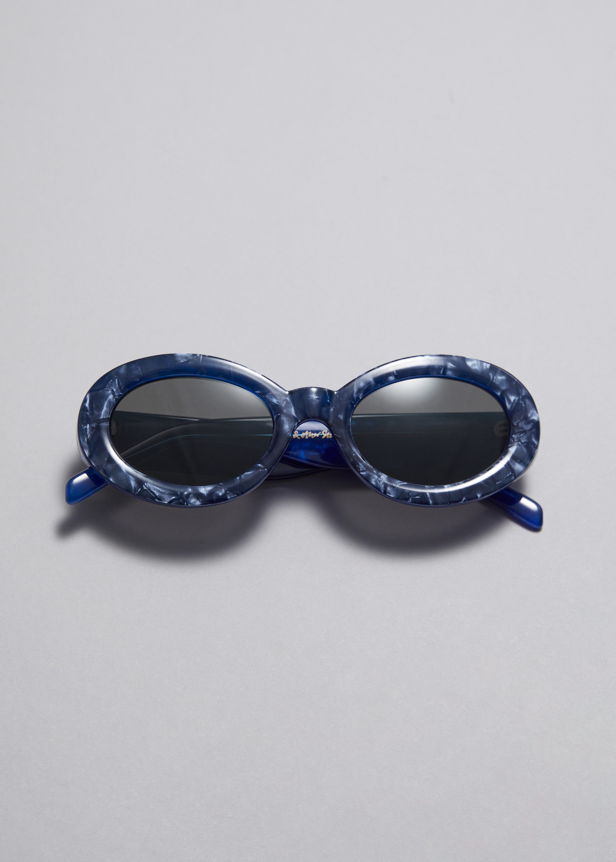 Oval Frame Sunglasses - Blue - Still Life