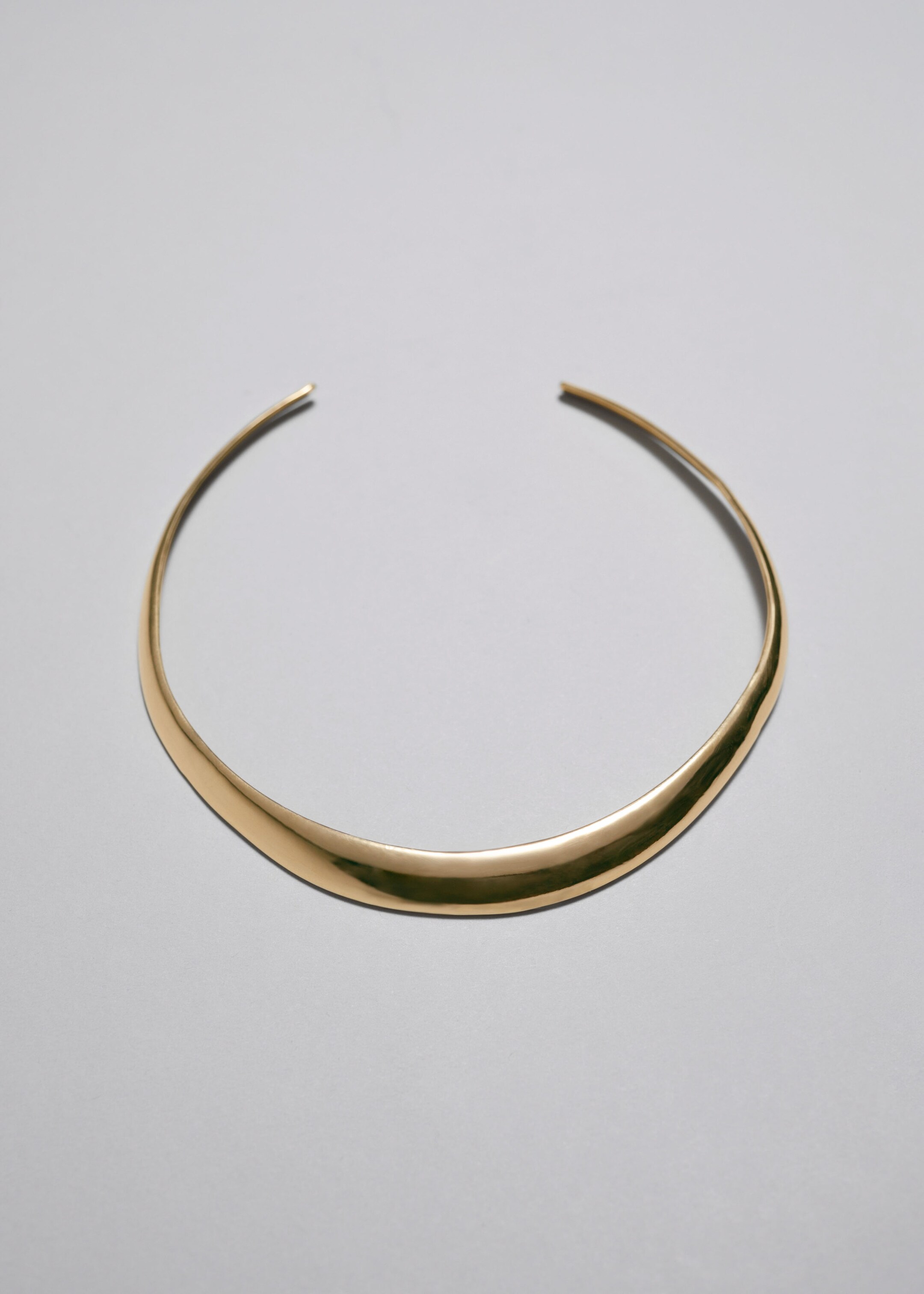 Curved Choker Necklace