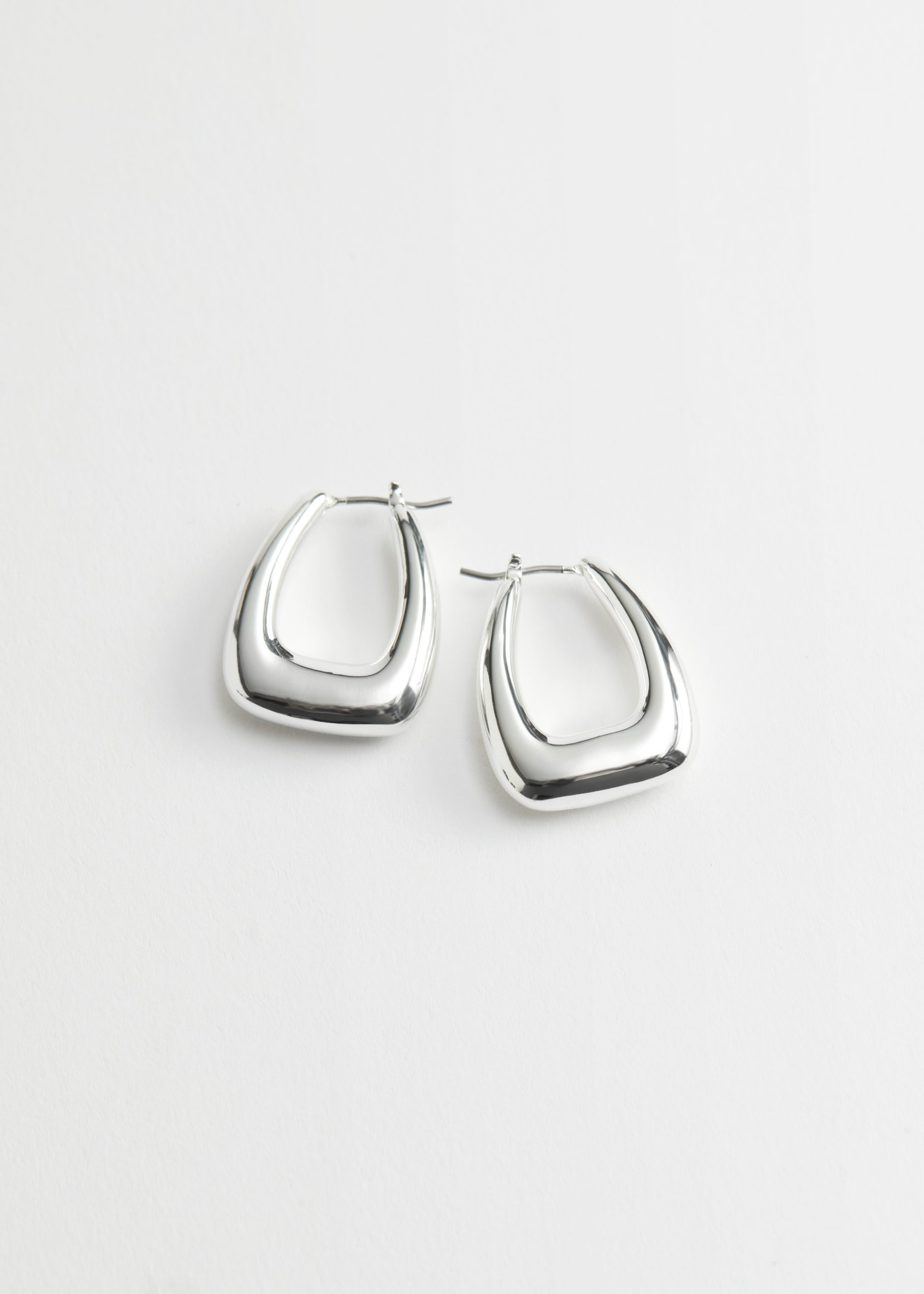 Image of Chunky Oval Hoop Earrings